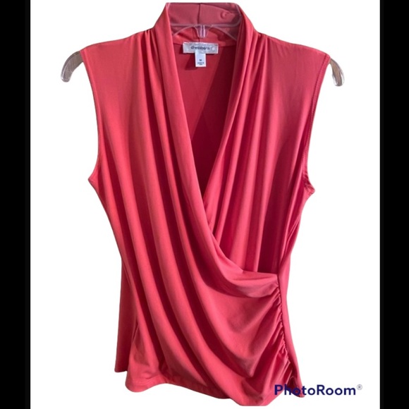 Dress Barn Tops - 🌺HP🌺Flattering Wrap Style Peachy Coral Top